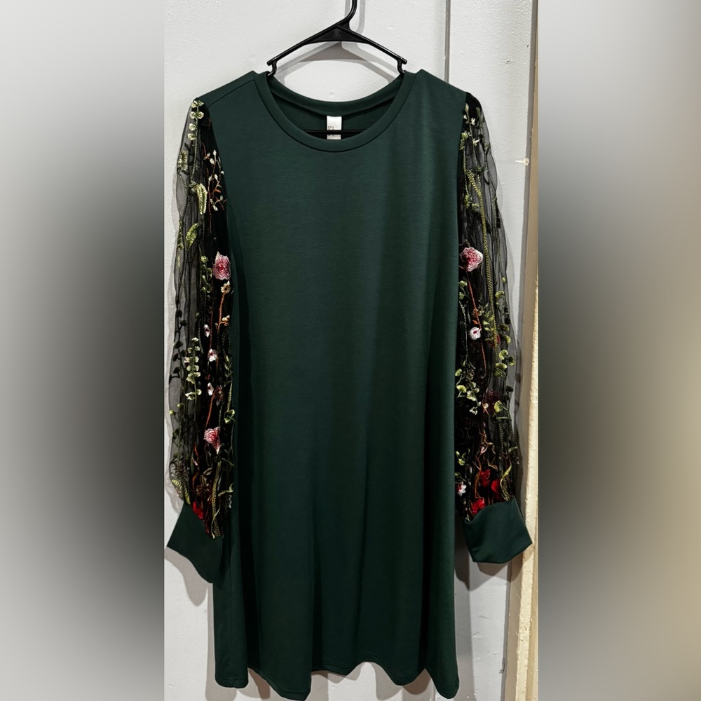 NWOT Elegant Green Dress with Floral Embroidered Sleeves